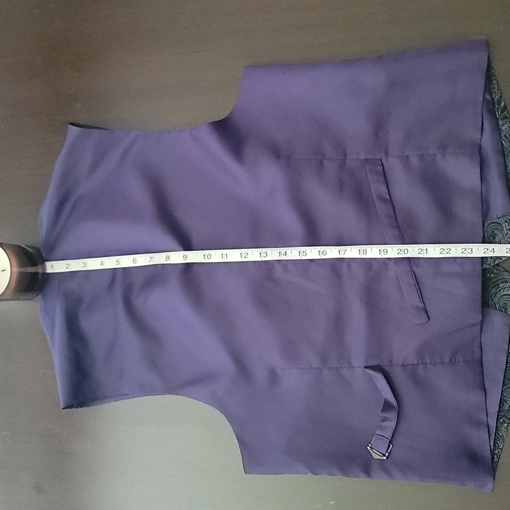 Vest - Picture 8 of 9